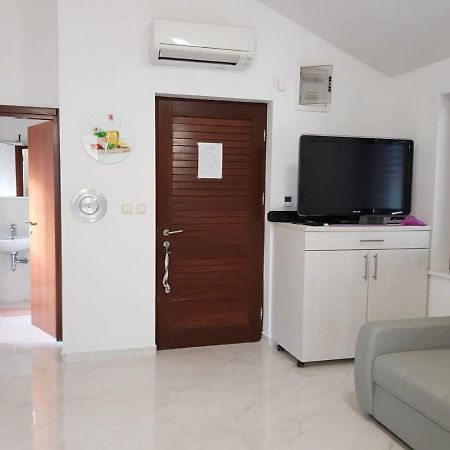 Relax Zone III Apartment Malinska Exterior photo